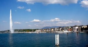 Sau Thụy Sĩ, ch&uacute;ng t&ocirc;i trở về để tr&igrave;nh diễn tại Ludwigsberg ở Đức. Th&agrave;nh phố ngay b&ecirc;n ngo&agrave;i Stuttgart, "c&aacute;i n&ocirc;i của ng&agrave;nh c&ocirc;ng nghiệp xe hơi" lừng lẫy, nơi m&agrave; xe hơi được ph&aacute;t minh v&agrave; l&agrave; m&aacute;i ấm của xe Mercedez-Benz v&agrave; Porsche. Một c&aacute;ch thản nhi&ecirc;n, Henry Ho&agrave;ng (tr&aacute;i) v&agrave; Mark Gao đ&atilde; sẵn s&agrave;ng cho một chương tr&igrave;nh như thường lệ (F Chun).