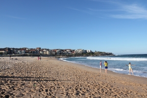 Sydney ha molte belle spiagge. Il vasto oceano blu sembra fondersi col cielo sconfinato. Oh che grandiosit&agrave;! (Regina Dong)