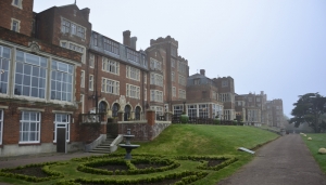 Our London castle, I mean, hotel, on a quiet, foggy morning. (Annie Li)