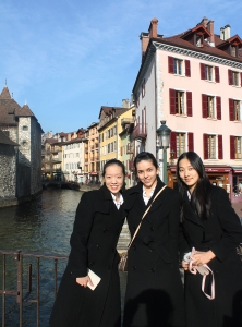 As we venture deeper into the winding streets of Annecy, we are lured by the smell of fresh baked bread and delicate pastries in the crisp air. (Seron Guang Ling Chau)