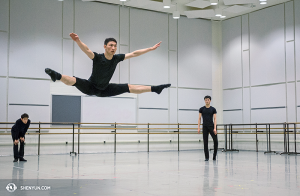 Principal Dancer Steve Wang warms up, as Shen Yun New York Company performs seven shows at the Kennedy Center Opera House. (photo by dancer Kenji Kobayashi)