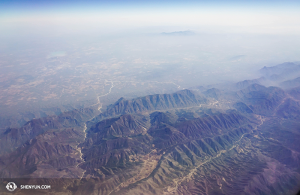 Shen Yun Touring Company leaves for Mexico. Picture taken on a Boeing 737-800 before final descent to Mexico City. (photo by musician Steven Song).