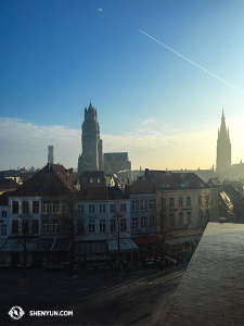 Meanwhile, in Europe, Shen Yun International Company performed in picturesque Bruges, Belgium. (photo by projectionist Annie Li)
