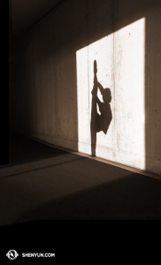 Dancer Cherie Zhou warms up for a performance in Belgium. (photo by projectionist Annie Li)