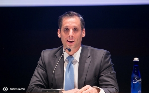 MC Leeshai Lemish introduced Shen Yun’s history, the incident in South Korea last month, why the Chinese Communist Party fears Shen Yun, and how it has not slowed down the company.