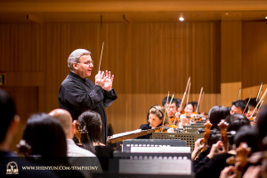 Conductor Milen Nachev leads the roughly 100 Shen Yun musicians in rehearsal prior to the opening performance, a matinee, immediately followed by an evening performance. (photo by TK Kuo)

