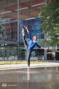 V  AT&T Performing Arts Center vystoupil Shen Yun dvanáctkrát během devíti dnů. Teploty nad 24 °C byly po kanadské zimě příjemnou změnou. (fotila tanečnice Stephanie Guo)