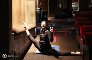 Dancer Jinyan Jin warms up. (Photo by dancer Kaidi Wu)