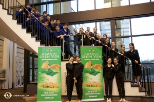 Meanwhile, in North Carolina, Shen Yun North America Company’s dancers gathered for a group photo in the lobby of the Raleigh Memorial Auditorium. (Photo by dancer Kaidi Wu)