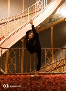 Principal Dancer Elsie Shi in Phoenix. If you think this is flexible, you’re right. But also keep clicking. (Photo by Annie Li)