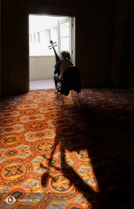 Inside the cool lobby of the Phoenix Orpheum Theatre, Liang Yu practices her pipa, or four-stringed Chinese “lute.” (Photo by projectionist Annie Li)