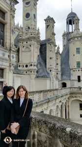 Erhu soloist Linda Zhen Wang (left) and Concertmaster Astrid Martig at Chambord.