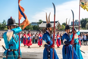And watched the changing of the guards at Gyeongbokgung Palace, Seoul. (Photo by TK Kuo)