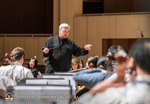 Conductor Milen Nachev zeroes in on the nuance of a passage. (Photo by TK Kuo)
