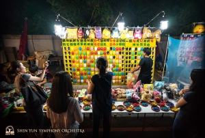 Musicians aiming for the prize at Kenting Night Market.