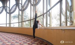 With soft light gleaming through the windows, dancer Angela Xiao warms up before a performance at the San Jose Center for the Performing Arts, California. (Photo taken by Kexin Li)