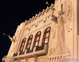 Meanwhile, the Shen Yun World Company visited Fort Worth, Texas for three sold-out shows. The Bass Performance Hall, modeled after classic European opera houses, has two beautiful 48-foot-tall sculpted angels that decorate the façade. (Photo by Cellist Danielle Wang)

