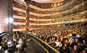 The Four Seasons Centre for the Performing Arts in Toronto is considered the foremost performing arts venue in Canada. From January 3-7, the Shen Yun New York Company was in town for eight performances and enjoyed the spacious theater.
