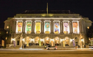 The War Memorial Opera House was the venue of choice for the Shen Yun International Company in San Francisco. This year, they enjoyed eight sold-out performances there. Which image of it do you like better, day or night?
