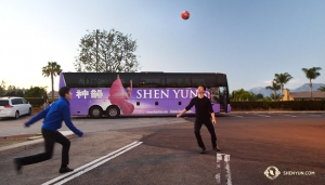 After a two-and-a-half-day drive to California, dancers Leo Li and Rocky Liao get a soccer ball out to enjoy the warm weather. (Photo by dancer Ben Chen)