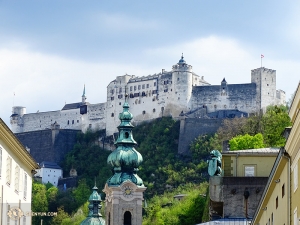 On the other side of the world, the Shen Yun New York Company visits Salzburg, Austria for two performances. The famous Hohensalzburg Castle sitting atop a hill near the theater catches our attention. (Photo by dancer Tony Zhao)