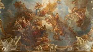 Un primo piano di un affresco in stile barocco a Versailles (foto di Tiffany Yu)
