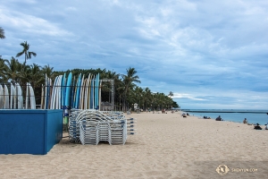Questa spiaggia hawaiana è troppo bella per non andare giù e dare un'occhiata più da vicino (foto di Andrew Fung)