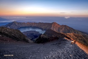 Our intrepid bassist also goes mountain climbing. Mt Rinjani, an active volcano on the island of Lombok, Indonesia, is 3,726 meters (12,224 feet) above sea level. No matter, TK is up to the challenge.
