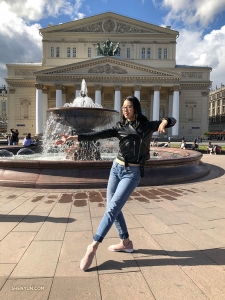 The Bolshoi Theatre has ballet inside, but classical Chinese dance is just outside.