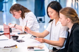 L-R: Oboist Leen de Blauwe, pipa player Miao-Tzu Chiu, and violist Paulina Cha try their hands at traditional Korean crafts at Incheon International Airport.