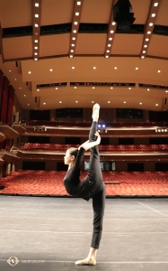 Dancer Angelina Liu takes a turn warming up onstage before one of the company's six performances at the theater. (Photo by Kaidi Wu)