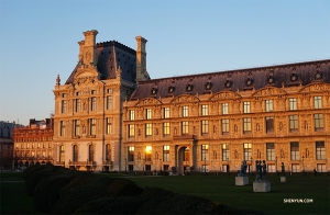 The sun sets in Paris. Goodbye Louvre! (Photo by Kexin Li)