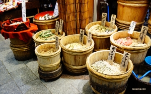 After a busy day of sightseeing in Todai-ji, the hungry dancers return to Kyoto for a delectable tour of Nishiki Market. (Photo by Jack Han)