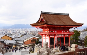 Overlooking Kiyomizu Temple. (Photo by Jun Liang)