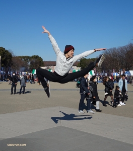 來自日本的舞蹈演員Rubi Zhang興奮地在東京上野公園一展舞姿。