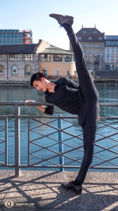 In order for a dancer to kick over 180 degrees, he must stretch way beyond that offstage, as Joe Chang does here. (Photo by Monty Mou)