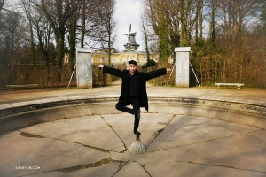 It&rsquo;s off-season for the fountains near the palace, but dancer Tim Lin fills in for the water. (Photo by Tony Zhao)