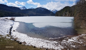 Signs of spring&mdash;the ice begins to melt on Alpsee Lake. (Photo by Kexin Li)