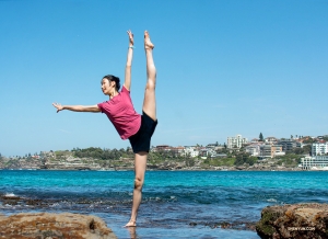 Dancer Liz Lu at Sydney&rsquo;s Bondi Beach. (Photo by dancer Michelle Wu)