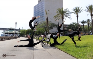 Dancers from Shen Yun International Company arrive in Jacksonville, Florida. (Photo by dancer Diana Teng)
