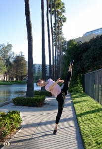 Between performances at Costa Mesa’s Segerstrom Center for the Arts dancer Angela Xiao takes a stroll by the pond. (Photo by Kexin Li)
