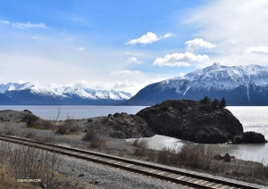 Dancers are delighted by a scenic bus ride along Alaska's snow-capped mountains! (Photo by dancer Emily Pan)
