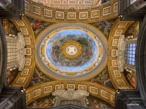 The ceiling of the dome above the Chapel of the Pietà. 

(Photo by Han Ye)
