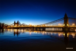 Shown here is a certain city's first suspension bridge. It was built in 1887 and is the only bridge of its kind in the world. Can you guess which city Shen Yun International Company is in?

(Photo by dancer Tony Xue)