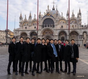 Dancers capture the moment in front of the Basilica.

(Photo by William Li)