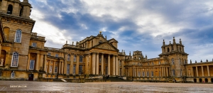 Meanwhile, on a rainy day back in the U.K., Shen Yun International Company stops to explore Blenheim Palace, one of the largest homes in England.

(Photo by Tony Xue)