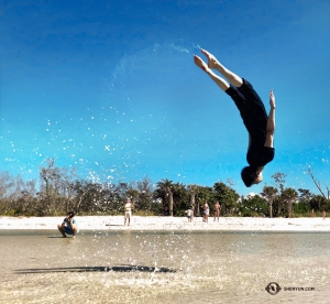 Dancer Jackie Pun cools off by flipping in the water. (Photo by Alvin Song)