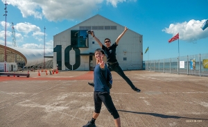 New Zealand sunshine makes dancers very happy.

(Photo by Monty Mou)