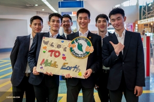 Shen Yun arrives in Auckland, New Zealand, where the Lord of the Rings movies (set in Middle Earth) were filmed.

(Photo by Tony Xue)