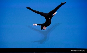 Adult male gold award co-winner Allen Liu performs a layout step out. 
